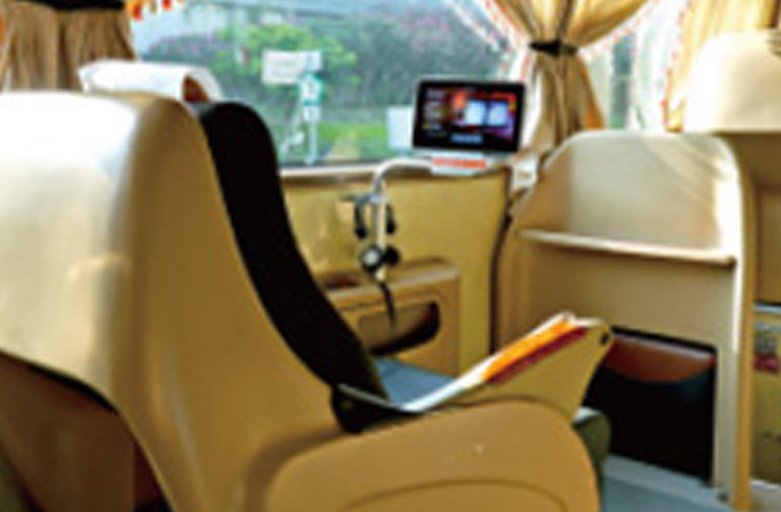 High-End Entertainment for Luxury Bus Travel